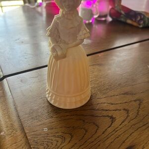 Avon 1970’s Victorian Fashion Figurine with Bonnet w/Bird of Paradise Perfume